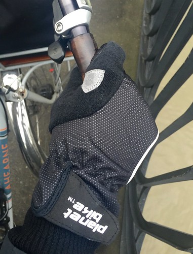 Aquilo glove by Planet Bike