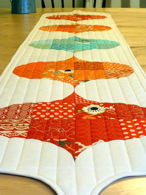 DP Table Runner & Placemats - British Patchwork & Quilting (April16)