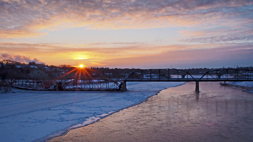 bridge winter sunset canada cold water night wow river olympus saskatoon sunburst saskatchewan southsaskatchewanriver brilliant omd victoriabridge em5 trafficbridge