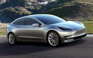 Tesla Model 3: boom di prenotazioni! Arriva l'elettrica "popolare"!