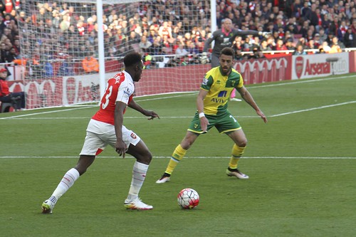 Welbeck takes on Pinto