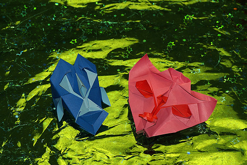 Origami 'Mister Blue and Miss Pinky' (Marjan Smeijsters)