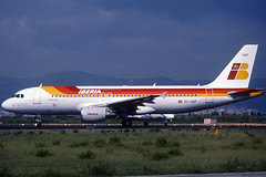 Iberia A320-214 EC-HAF BCN 14/03/1999