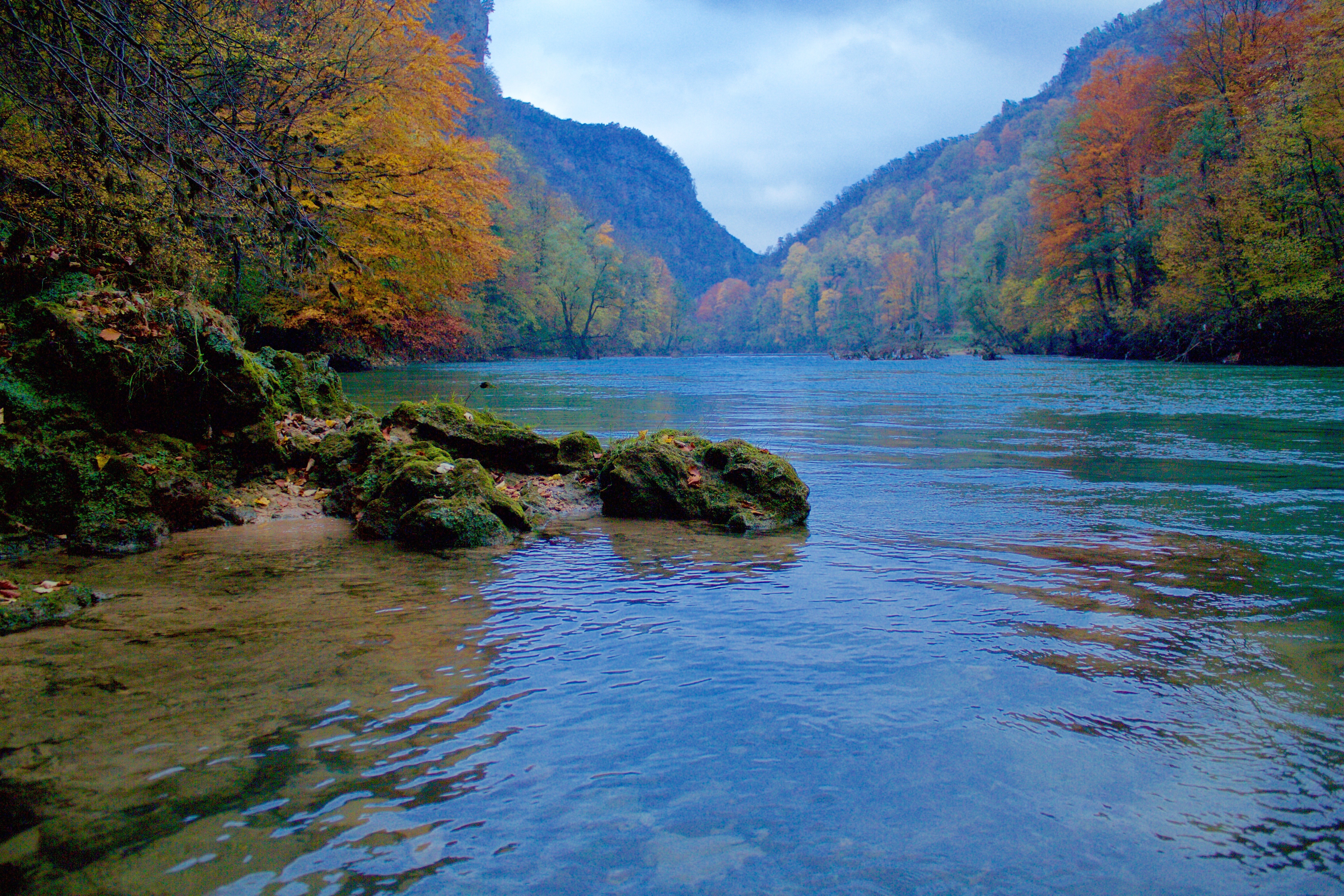 River Una near Bihac, Bosnia and Herzegovina [5184x3456][OC] : EarthPorn