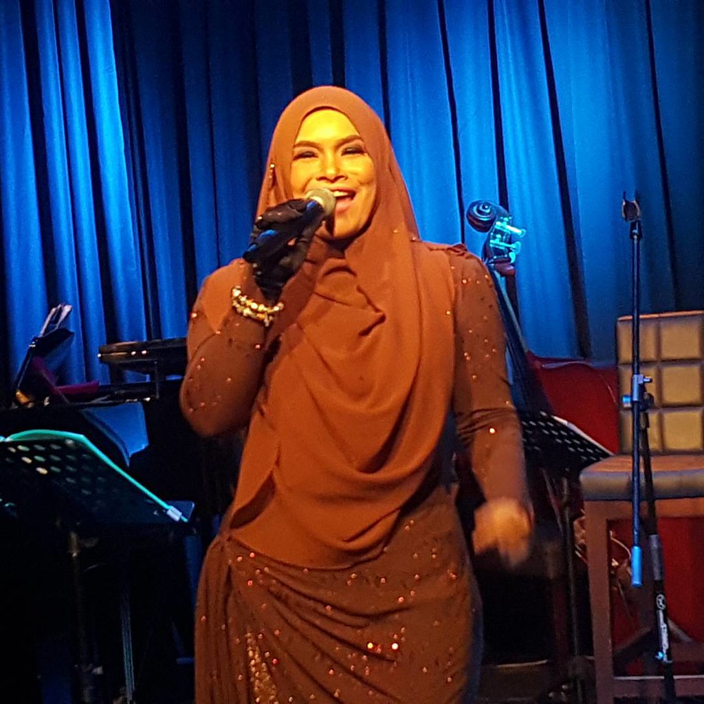 #liveupdate : Nora Ariffin memulakan persembahan eksklusif showcase NORA ARIFFIN - ANUGERAH di TLC  #showcasenora #showcasenoraanugerah