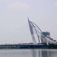 Футуристичный мост