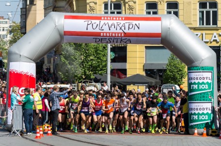 Brněnský půlmaraton a desítku ovládli bratři Kučerové