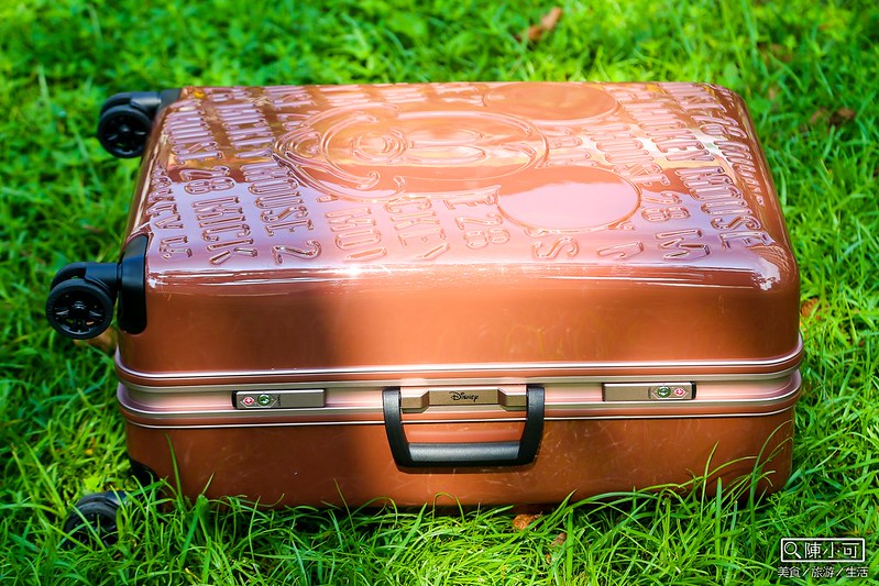 【Deseno迪森諾 旅型箱】迪士尼正版授權的的行李箱-Disney1928復刻經典浮雕鋁框箱(文內團購優惠) @陳小可的吃喝玩樂