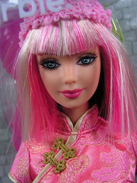 2004 Barbie Fashion Fever Barbie G9008 (1)
