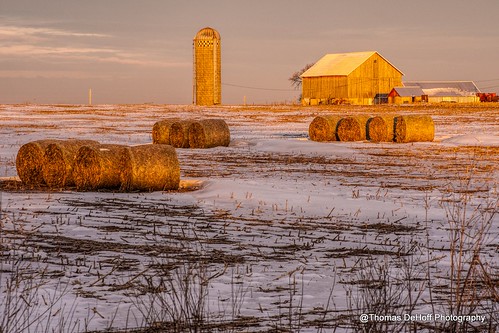 snow barn rural corn farm sony iowa bales stalk a700