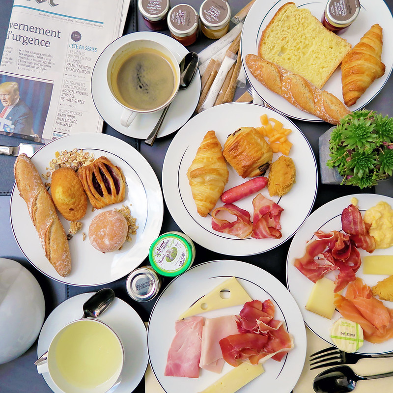 Hotel Le Cinq Codet - breakfast