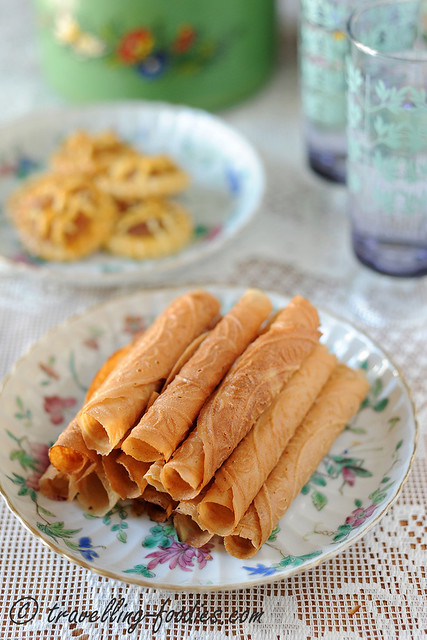 Kueh Belanda – Kuih Kapit : Nyonya Love Letters 