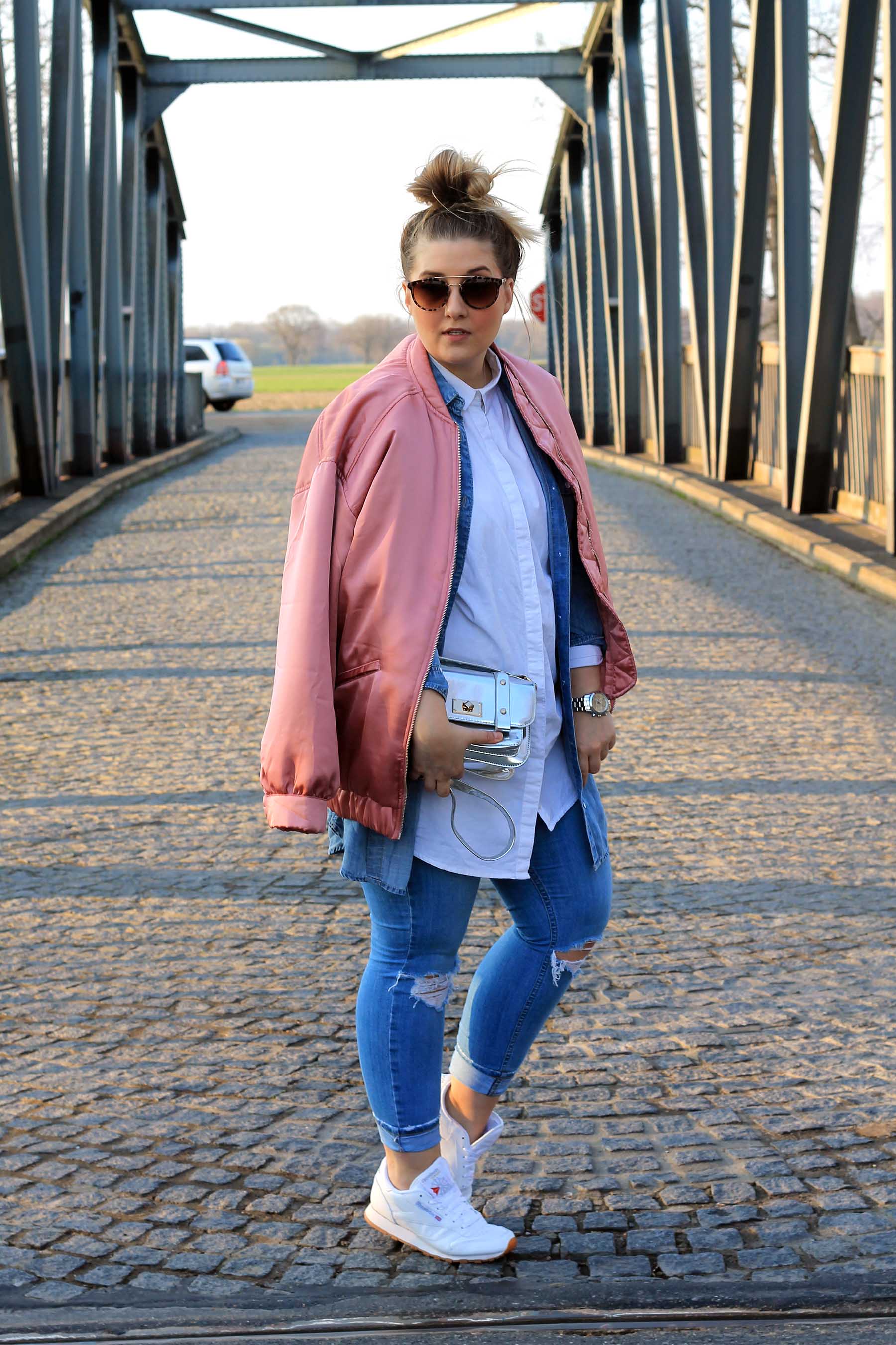 2-outfit-modeblog-fashionblog-blogger-top-bomberjacke-pink-sneaker-reebok