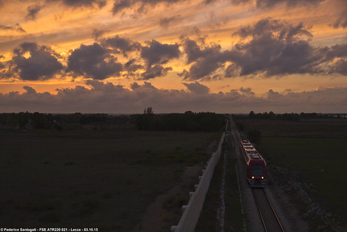 italia tramonto nuvole periferia fse lecce sud est 220 novoli atr ferrovie pugliese 021 pesa leccese puglie