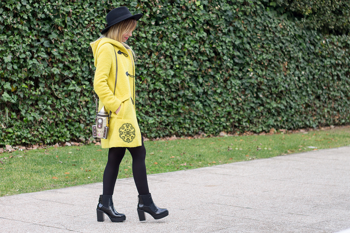 come indossare il cappotto giallo dressing&toppings
