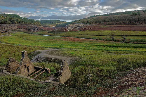 lac bretagne morbihan patrimoine ruines vestiges guerledan