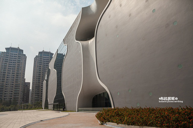 【台中旅遊景點】設計感100%建築！拍照散步好去處@台中國家歌劇院