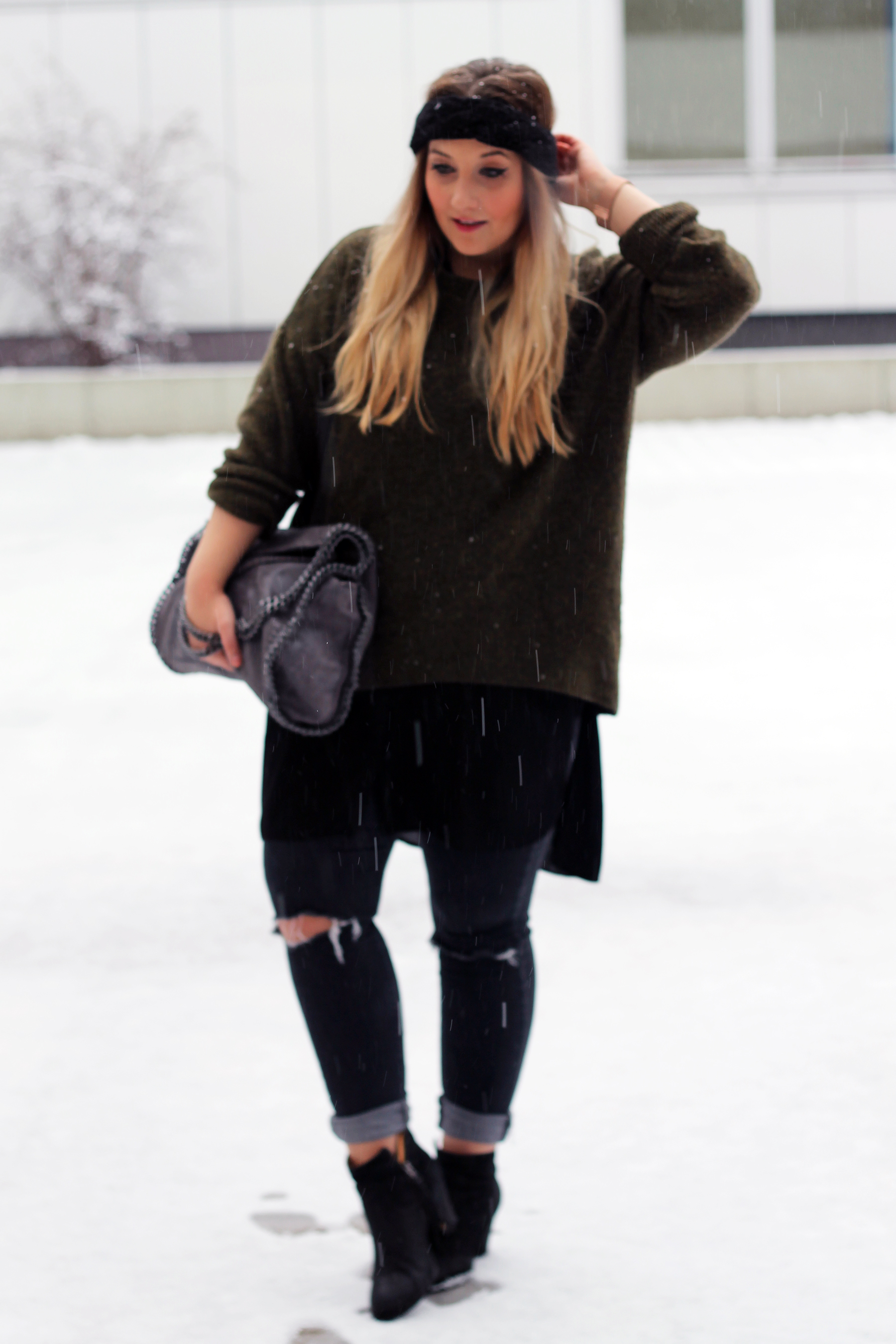 outfit-modeblog-fashionblog-winter-schnee-haare-stirnband-ombre-strickpullover