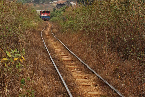 myanmar burma kyaukkyan railway bend earthquake kyaukkyanfault train engineering dryseason earthtones asia