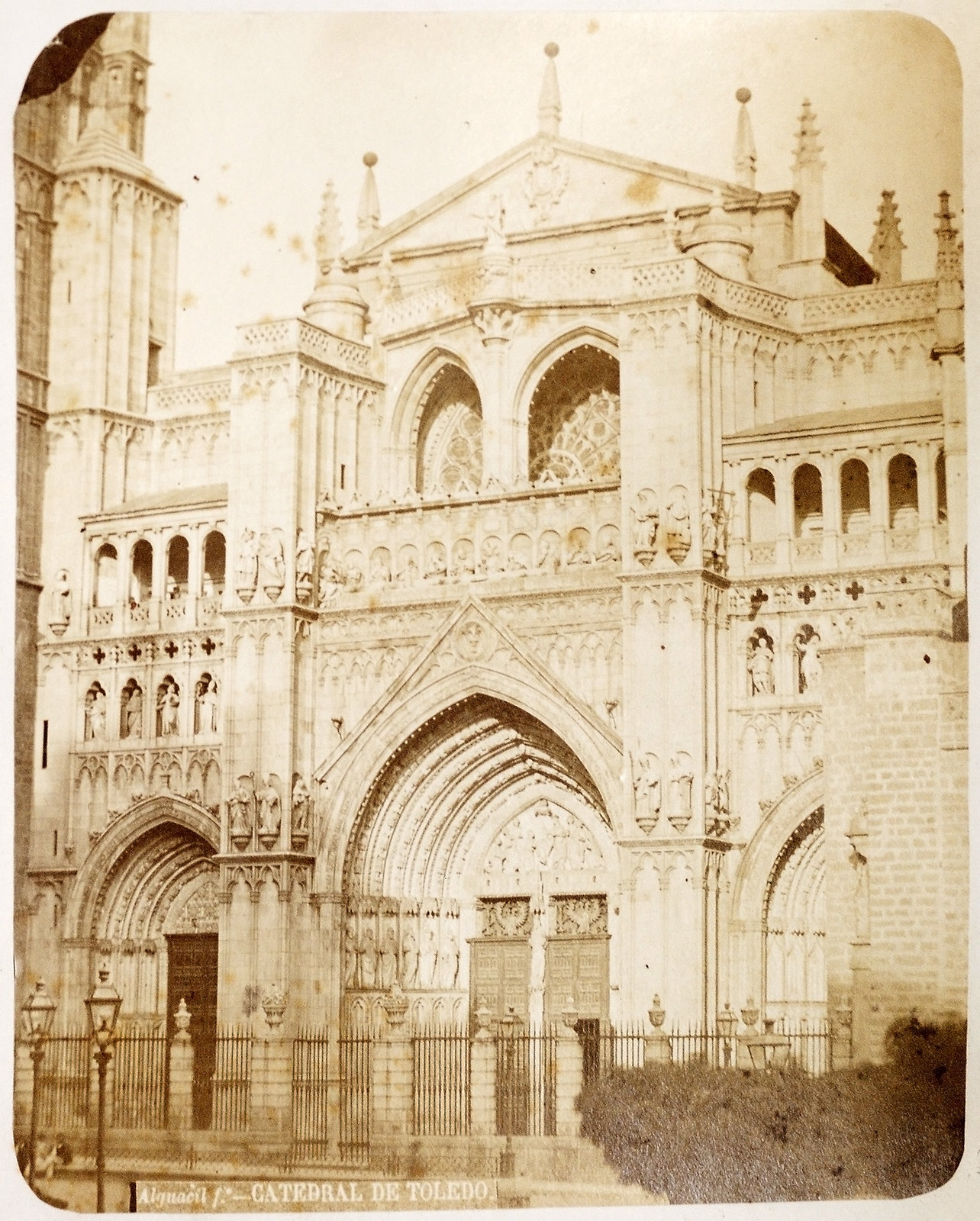 Catedral de Toledo hacia 1879. Álbum de la National Gallery con fotos de Casiano Alguacil.