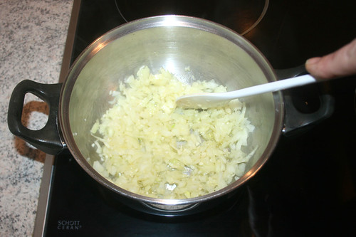 12 - Zwiebel & Knoblauch andünsten / Braise onion & garlic lightly