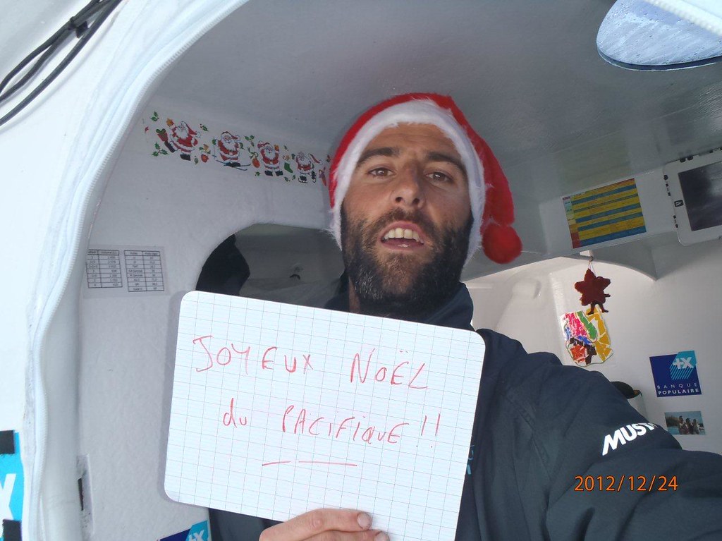 Images envoyées du bord 24-12-12 - Armel en Père Noël dans le Pacifique / BPCE