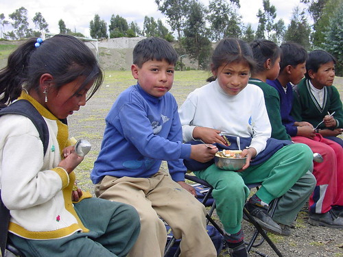 food southamerica kids children lunch ecuador eating urchins grub diners cotopaxi localkids volcancotopaxi