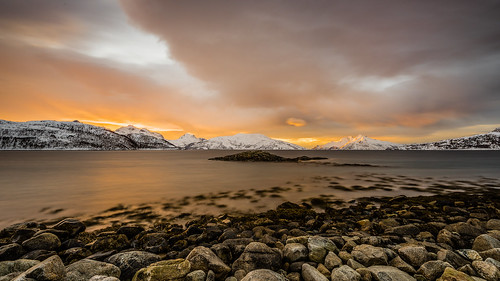 sea beach ha solnedgang fjæra sjø arcticlight yttersia lyfjorden skulsfjorden arktisklys