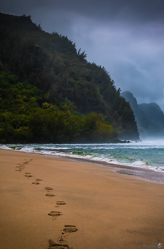 hawaii footprints kauai kee keebeach