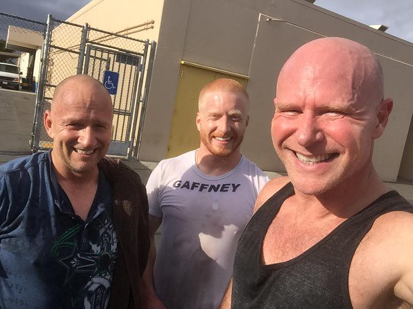 Darren Kavinoky workout selfies