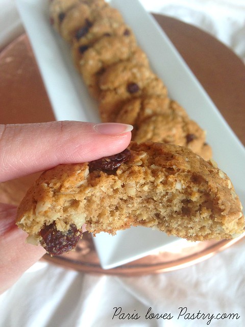 Vegan Oatmeal Raisin Cookies