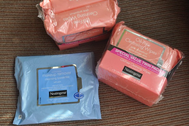 Neutrogena Makeup Remover and Oil-Free Cleansing Wipes