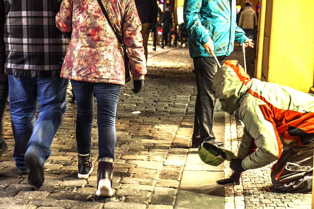 Beggar on knees on 1-9-16--Prague