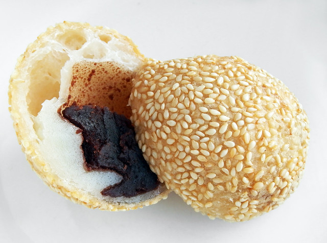 Fried Sesame ball with azuki beans