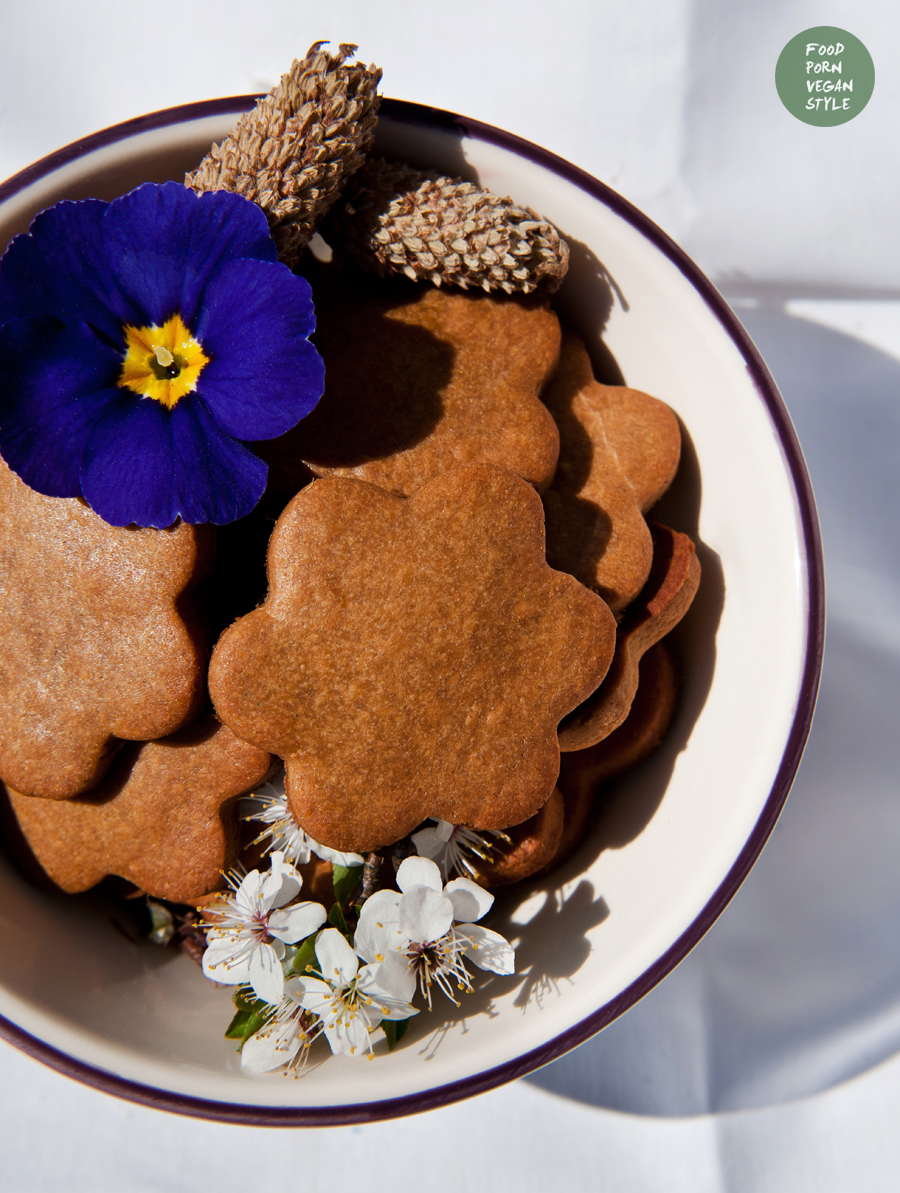 Vegan carob-lavender cookies/biscuits (gluten-free)