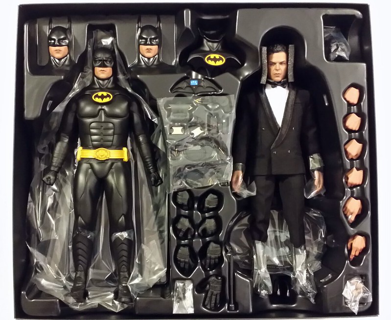 Hot Toys - Batman Returns: Sixth scale Batman & Bruce Wayne