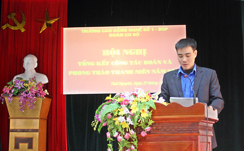 Đồng chí Đỗ Quang Minh – Bí thư Đoàn cơ sở đọc báo cáo tổng kết