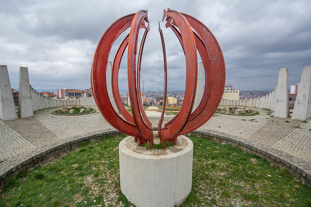 Martyrs' Monument, Pristina