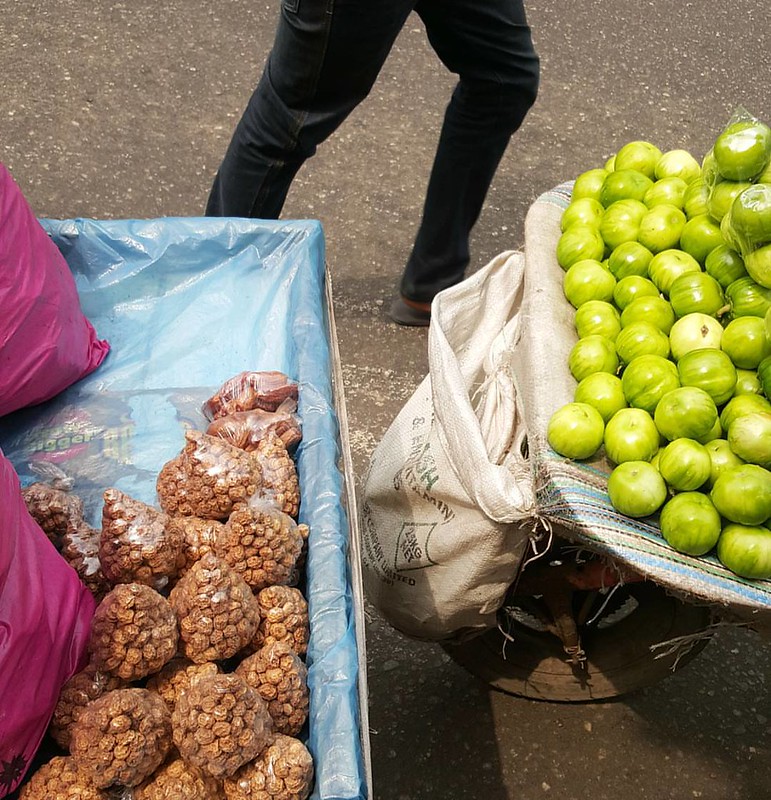 Dried tigernuts. Garden eggs | In season #Naijafood #Nigerianfruits #Nigerianfruitsinseason #Nigeriancuisine #kitchenbutterfly #inseason #kunnu #kunnuaya #tigernuts #streetfood #urbanstills #hands #Nigerianproduce #horchata #f52grams #gardeneggs #Nigeria