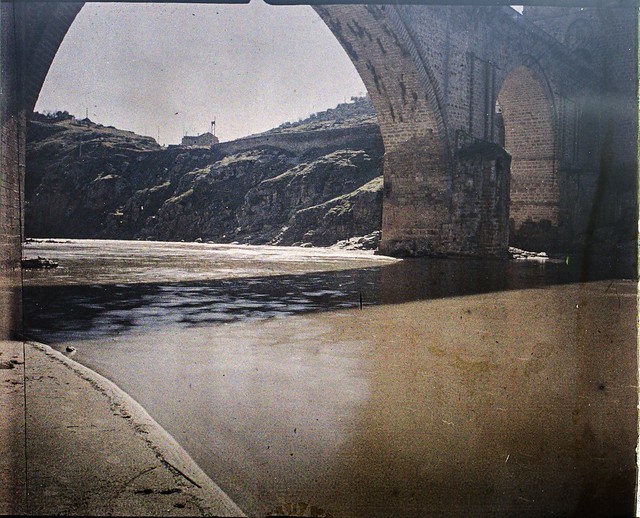 Autocromo del Puente de San Martín hacia 1910. Fotografía de Francisco Rodríguez Avial © Herederos de Francisco Rodríguez Avial