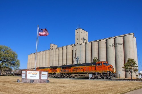 railroad oklahoma america photography elevator grain railway americanflag trains woodward ge bnsf emd railfanning