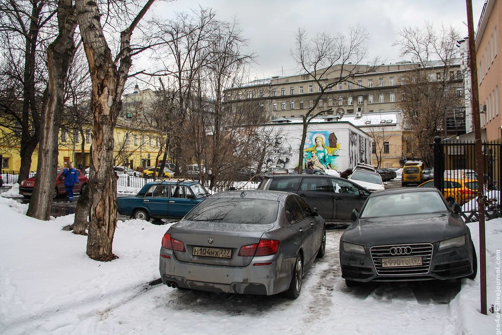 Сколько нужно человек, чтобы эвакуировать машину в Москве 