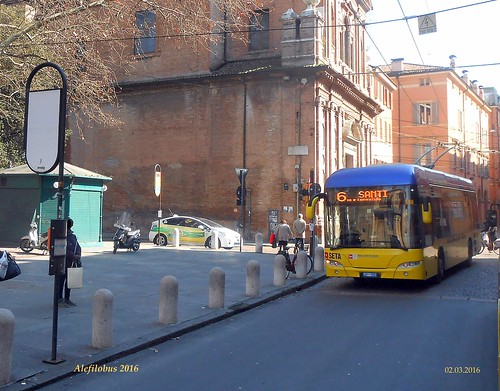 filobus in arrivo alla fermata di piazza Matteotti - linea 6