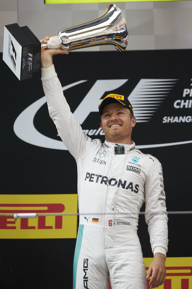 Nico Rosberg於中國站封王後收下本季三連勝，也為MERCEDES AMG PETRONAS車隊奪得加入F1以來的第100場勝利