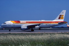 Iberia A320-214 EC-HDP BCN 24/06/2000