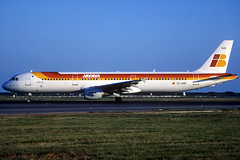 Iberia A321-211 EC-HAE BCN 22/08/2000