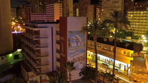 longexposure nightphotography valencia night landscape spain cityscape dolphin espana palmtrees le palmtree dolphins highrise lighttrails hotels waterpark benidorm costablanca hotellosarcos mundomar