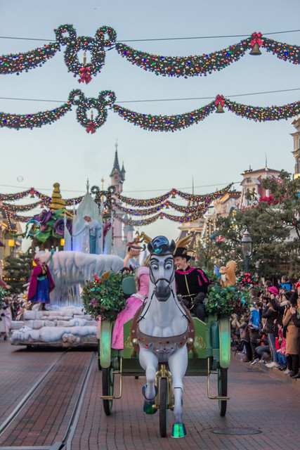 Disneyland paris christmas parade