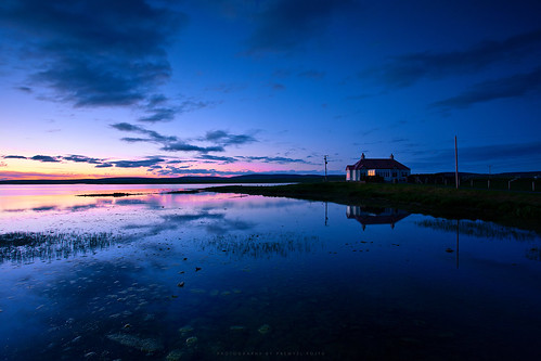 uk longexposure pink blue sky house lake reflection building water beautiful night rural canon landscape island eos evening scotland countryside twilight orkney stenness silent horizon country wideangle calm clear land dreamy loch fullframe dslr breathtaking mainland dreamscape waterscape ef1740 harray 5dmkii