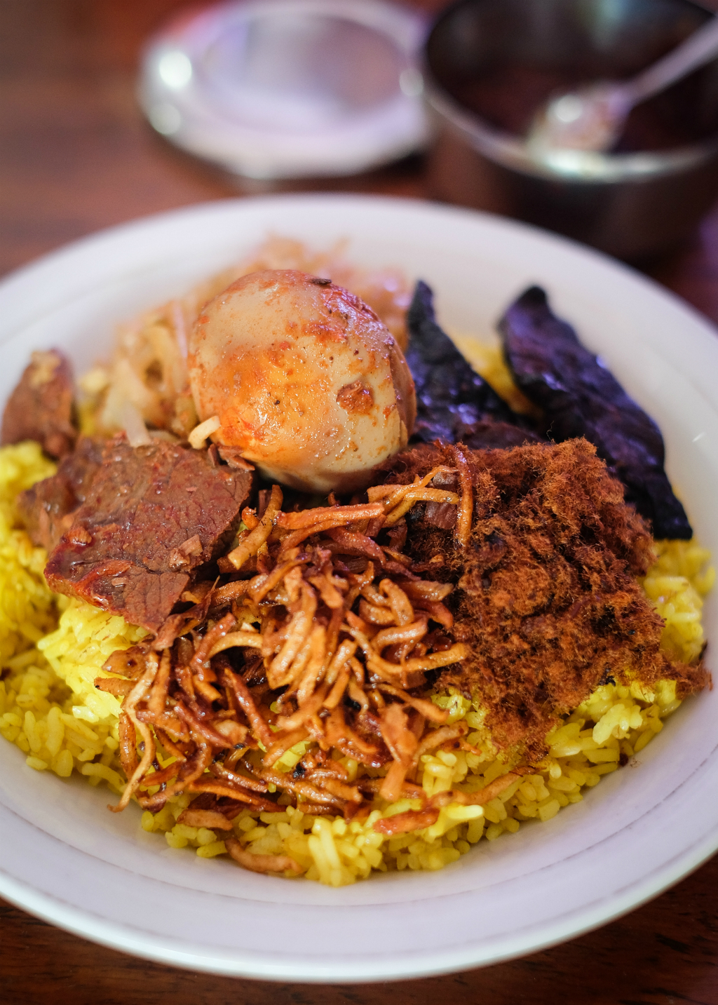 Makassar Food: Nasi Kuning Riburane